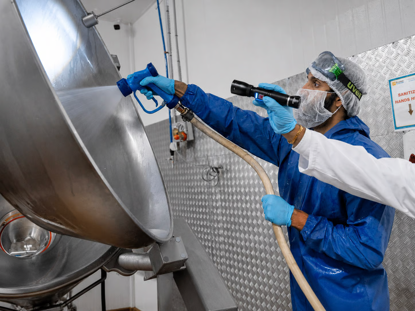 Emera cleaning at Mushiki
